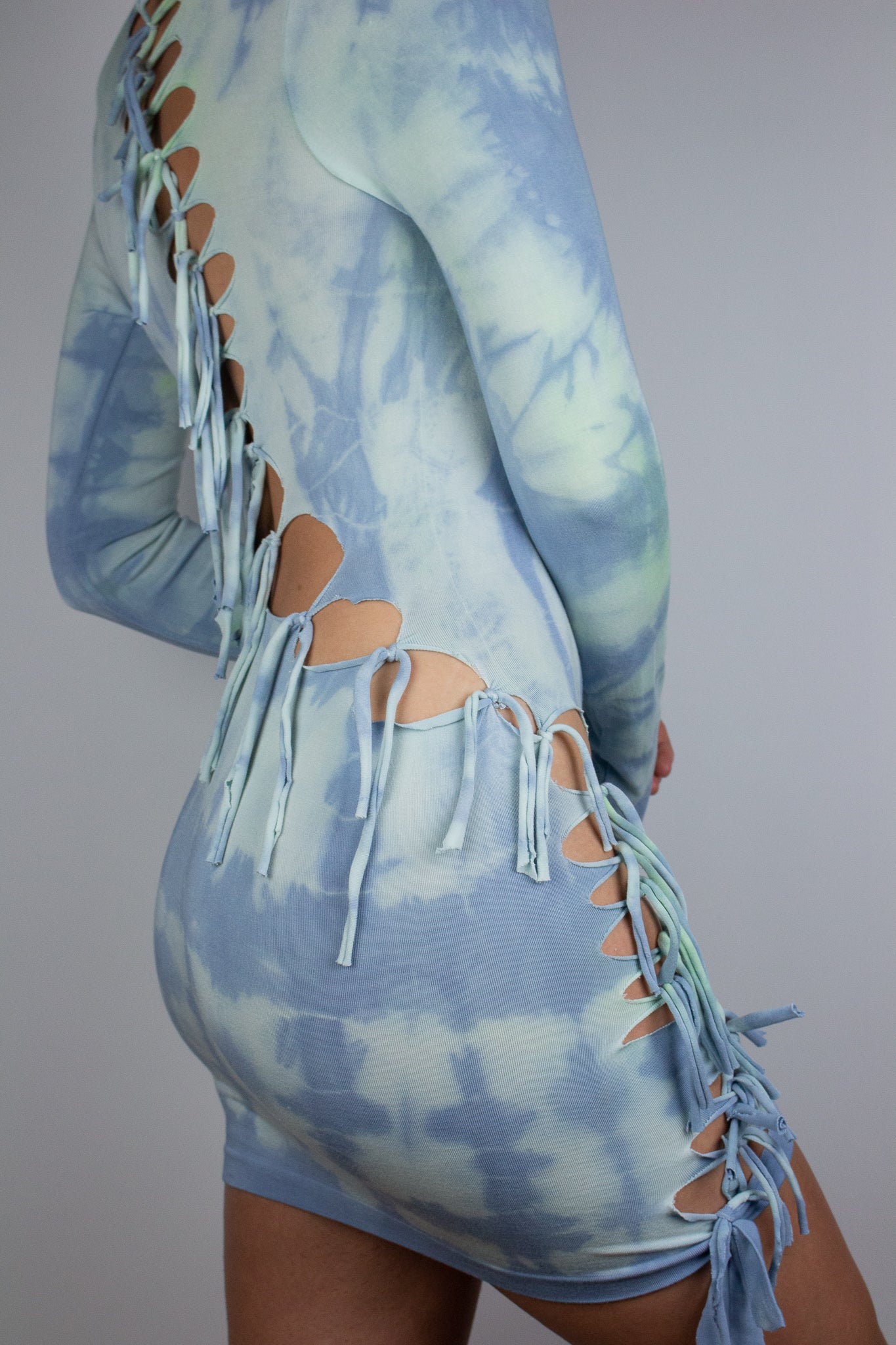 I048